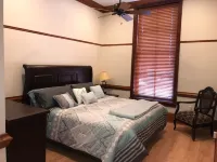Historic Downtown Clock Tower View Condo-2 Bedroom