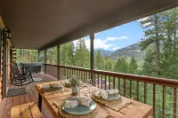 Beautiful, luxurious Evergreen cabin nestled in the mountains w/ great views!
