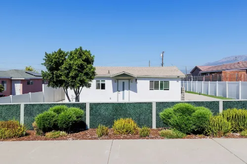 Cozy and Quiet Front House