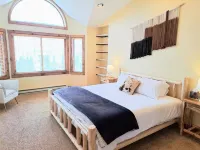 Large mountain home, incredible views, hot tub, game room, minutes from Jackson!