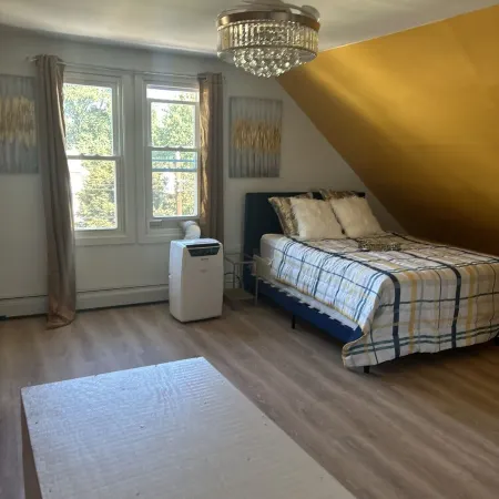 Studio Apt with kitchen,Living room, bathroom & bedroom, near Griffith hospital