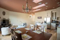 NEW* Sammy's Place! Clean, Comfy, Stylish & Peaceful - Entire East End Townhouse