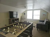 A Charming Craftsman's Cottage that is 5 minute walk from downtown Greeneville. Hotels in Greeneville