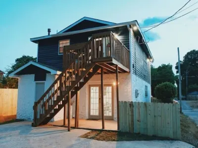 Remodeled Home In the Heart of the City, Minutes from Everything! GUTS (가든데일 어번 트레일 시스템) 주변 호텔