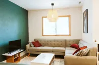 Cozy craftsman studio with luxury bathroom and everything you will need!