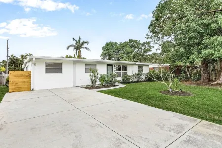 "La Casa Delmar" Heated Pool! Close to Beaches and 5th Ave.