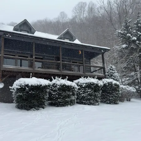 Cozy Cabin-WiFi, Game Room, Mountain Views, Hot Tub Fully Stocked, Pet Friendly! Ξενοδοχεία στην πόλη Watauga