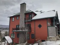 Hunter Mountain 2 Bedroom Condo - Steps to Slopes & Ski Lift!!  호텔