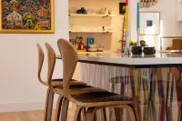 Mid-century modern walk to ocean, restaurants, and shops. Open for the holidays