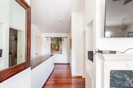 Steps to La Jolla Cove with Gorgeous Views, Village Living at its Finest! Отели рядом с достопримечательностью «Аквариум «Берч»»