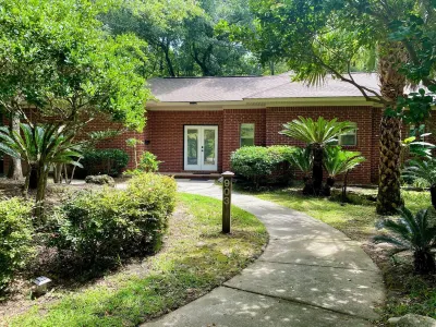 Oasis in Daphne