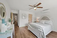 A New Beautifully Decorated Lake Home With Great Outdoor Living Space