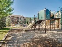 Slope Views, Cozy 2 King Beds, Pinball, Short 5 minute Walk to Everything!