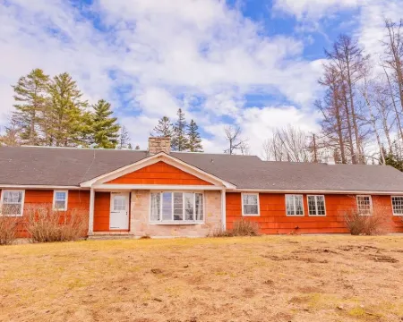 The Big House in the Heart of Errol Hotels in Errol