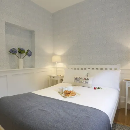 The Blyth - luxury hotel style, central apartment with fantastic sea views Отели в г. Саутволд
