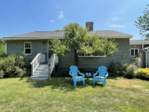 A Quiet Cottage close to beaches, Kennebunkport and Kennebunk. Polly’s Place.