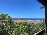 Cozy Kona condo walking distance to the beach, shops and restaurants.
