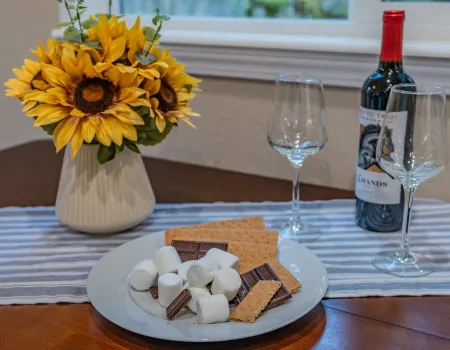 Cozy Tiny Home w/Hot tub and firepit close to Mt. Rainer Nat.Park & Restaurants