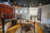 Charming country cottage in wonderful Franklin, TN with AC, WiFi.