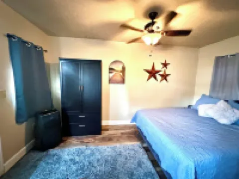 Tilted Rooster Ranch Guesthouse - 5 Minutes from Airport & 10 From Downtown