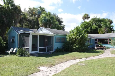 Mangrove Snapper Studio Cottage Отели в г. Сейнт Луси