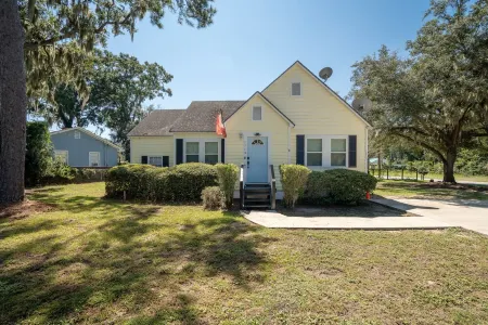 Beaufort Base - Minutes Away from Parris Island! Отели в г. Порт Ройал