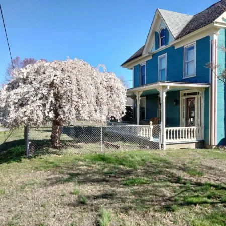Spacious Victorian close to everything in RH - Wheelchair friendly. Sleeps 11