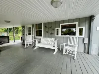 5 Miles into Town & 18Miles to Cherokee Casino.  1 Night Stay Welcomed.