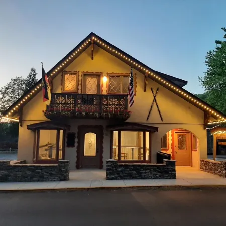 Welcome to the Heart of Helen, Chalet Munich