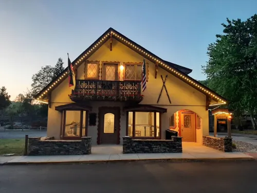 Welcome to the Heart of Helen, Chalet Munich