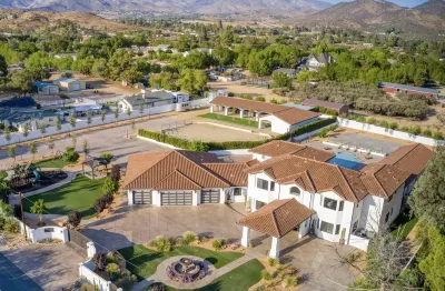 Casa de La Bonita Hotels near The Painted Turtle Lake Hughes