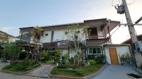 Kwanruean Boutique Hotel Hotels near Wat Nong Krathum