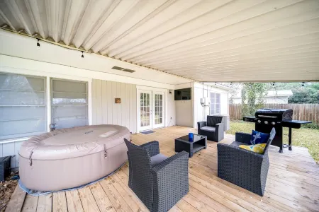 4 bedroom house near, 15 min from Magnolia