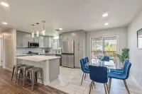 Spacious 4 Bedroom/2 Bath home/WiFi/Garage Parking/Backyard/Beautiful Kitchen