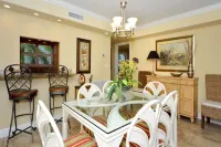 Luxury condo located directly on Siesta Key Beach