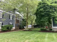 POOL, PARKING, 2BR 2 BA, walk to town!