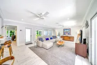 Heated Pool+Hot Tub! Private Beach Access!