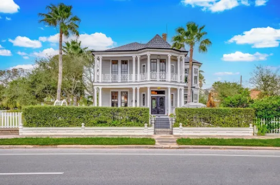 New Sandpiper House & Wedding Boutique Venue Heated Pool Spa