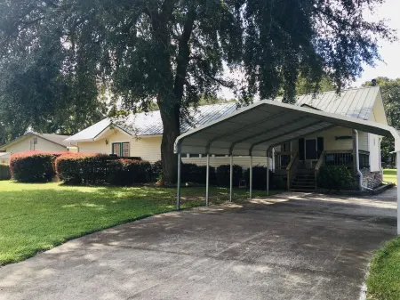 Lake Home walking distance to Marina and 2 more boat landings within a Mile!