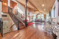 Luxurious Escape-DOUBLE Masters and GOURMET Kitchen with New air conditioning