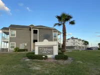 1 min walk to sand with Sunset views at 2nd floor coastal condo☀️🏖