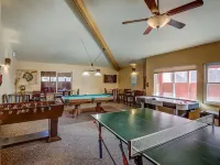 Great True Ski-in/Ski-Out condo next to Giant Steps Lodge and Tubing Hill.