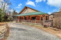 Luxurious Hidden Valley Lodge - Blue Ridge Mountain Retreat!
