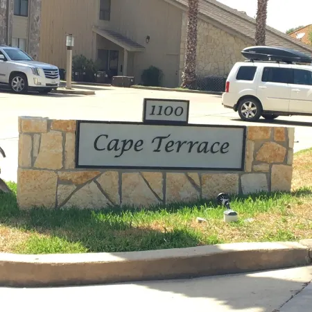Beautiful Gated Waterfront Condo in Heart of Horseshoe Bay, Boat Docks and WIFI