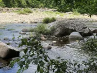 Spacious Riverside Cabin Near Sugarloaf – Perfect for Family Getaways