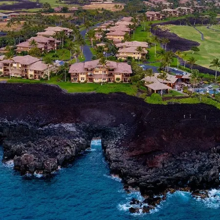 Luxurious Oceanfront Escape Awaits – Stunning Views & Top-Floor Waikoloa Living!