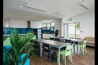 Kennedy Park Resort Napier - breakfast