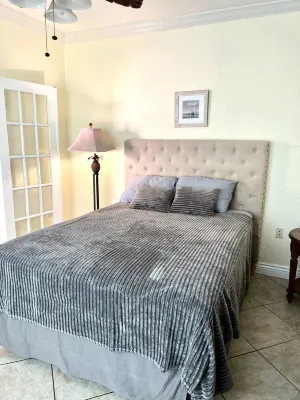 Ground level beautiful water front condo Hotel in zona Ruth Eckerd Hall