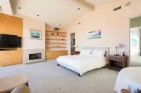 LAX Beachhouse - Luxury On The Sand and near LAX