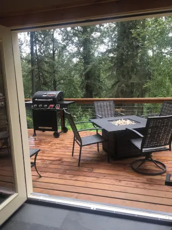 Surrounded by State Forest land, near Knik River Tailrace fishing, luxury detail